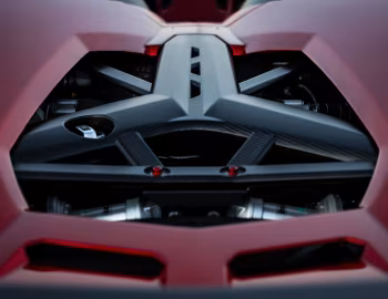 Sob o capô Lamborghini Aventador J '03.2012