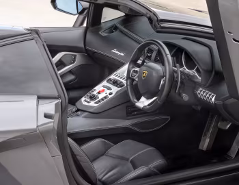 Interior Lamborghini Aventador LP 700-4 Roadster [UK-spec] (LB834) '2013–17