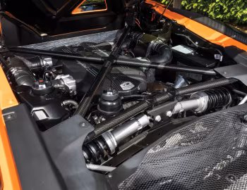 Sob o capô Lamborghini Aventador LP 750-4 Superveloce Roadster [UK-spec] (LB834) '2015–17