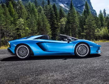 Lamborghini Aventador S Roadster [Worldwide] '2017–21