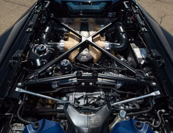 Sob o capô Lamborghini Aventador SVJ "63" Roadster [North America] '2020