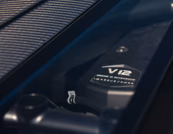Sob o capô Lamborghini Aventador SVJ "63" Roadster [North America] '2020
