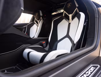 Interior Lamborghini Aventador SVJ Roadster [UK-spec] '2019–pr.