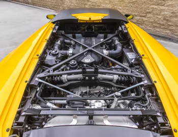 Sob o capô Lamborghini Centenario Coupé (#06071) '2017