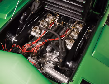 Sob o capô Lamborghini Countach LP400 S '1981–82