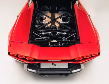 Sob o capô Lamborghini Countach LPI 800-4 (#11176) '06.2022