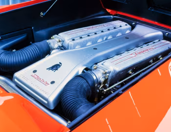 Sob o capô Lamborghini Diablo [Worldwide] '1990–93