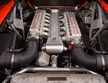 Sob o capô Lamborghini Diablo [Worldwide] '1993–98