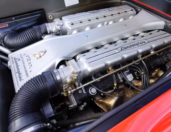 Sob o capô Lamborghini Diablo VT [North America] '1998–2000