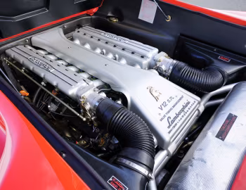 Sob o capô Lamborghini Diablo VT [North America] '1998–2000