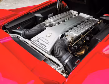 Sob o capô Lamborghini Diablo VT Roadster [North America] '1999–2000