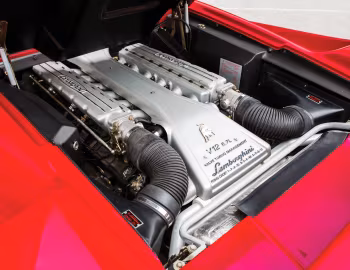 Sob o capô Lamborghini Diablo VT Roadster [North America] '1999–2000