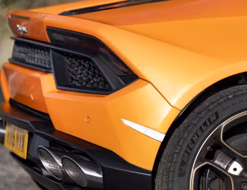 Lamborghini Huracán RWD [UK-spec] (LB724) '2015–19