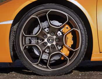 Lamborghini Huracán RWD [UK-spec] (LB724) '2015–19