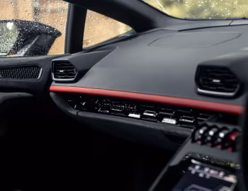 Interior Lamborghini Huracán Sterrato [UK-spec] (LB724) '2023–24