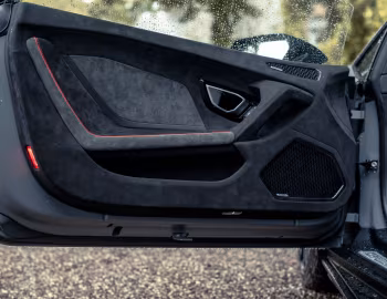 Interior Lamborghini Huracán Sterrato [UK-spec] (LB724) '2023–24