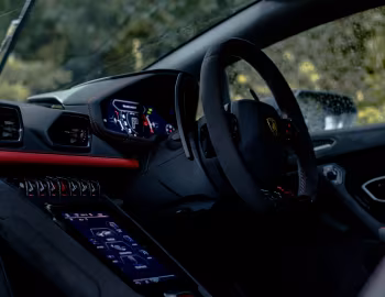Interior Lamborghini Huracán Sterrato [UK-spec] (LB724) '2023–24