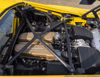 Sob o capô Lamborghini Huracán STO [UK-spec] (LB724) '2021–24