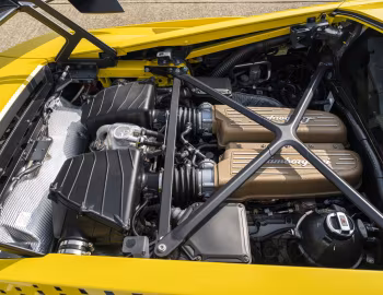Sob o capô Lamborghini Huracán STO [UK-spec] (LB724) '2021–24