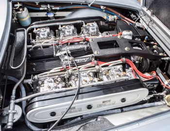 Sob o capô Lamborghini Islero 400 GTS [UK-spec] '1969–70