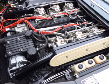 Sob o capô Lamborghini Jarama 400 GT [North America] '1970–72