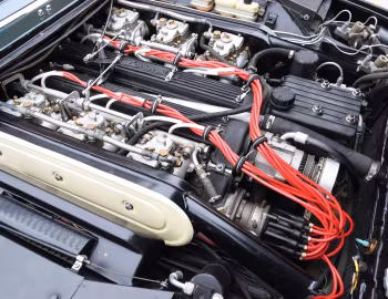 Sob o capô Lamborghini Jarama 400 GT [North America] '1970–72