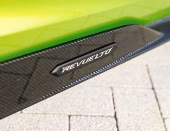 Lamborghini Revuelto [UK-spec] (LB744) '2023–pr.