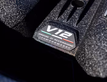 Lamborghini Revuelto [UK-spec] (LB744) '2023–pr.