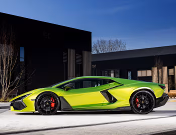 Lamborghini Revuelto [UK-spec] (LB744) '2023–н.ч.