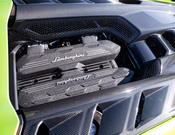 Під капотом Lamborghini Revuelto [UK-spec] (LB744) '2023–н.ч.