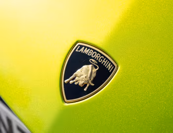 Logotipo Lamborghini Revuelto [UK-spec] (LB744) '2023–pr.