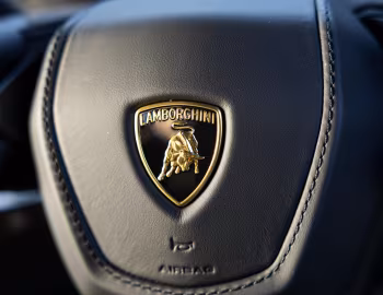 Logotipo Lamborghini Revuelto [UK-spec] (LB744) '2023–pr.