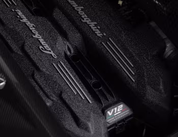 Sob o capô Lamborghini Revuelto SV (LB744) '2026