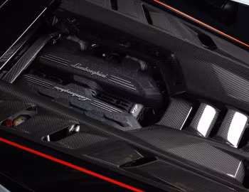 Sob o capô Lamborghini Revuelto SV (LB744) '2026