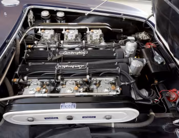Sob o capô Lamborghini 400 GT '1966