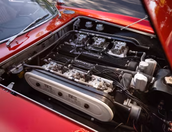 Sob o capô Lamborghini 400 GT '1966