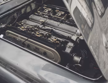 Sob o capô Lamborghini 400 GT 2+2 [UK-spec] '1967–68