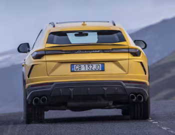 Lamborghini Urus Shiny Black Package [UK-spec] '2018–22