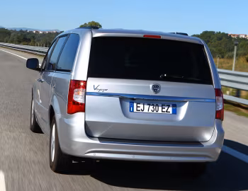 Lancia Voyager (404) '2011–15