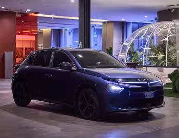 Lancia Ypsilon Edizione Limitata Cassina Ibrida (821) '2024–25