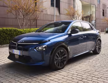 Lancia Ypsilon Edizione Limitata Cassina Ibrida (821) '2024–25