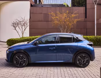 Lancia Ypsilon Edizione Limitata Cassina Ibrida (821) '2024–25