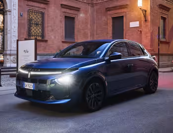 Lancia Ypsilon Edizione Limitata Cassina Ibrida (821) '2024–25