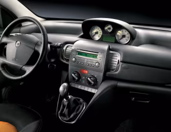 Торпедо Lancia Ypsilon MomoDesign (843) '2005–06