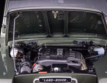 Sob o capô 1971–75 Land Rover 109 Utility [RHD] (911) '2024