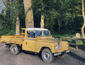 1975 Land Rover 109 Utility with tray back pickup body [Australia] (943)