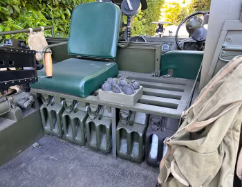 Interior Land Rover SAS series I (1706-01215) '1955