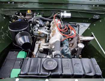 Sob o capô 1950 Land Rover 80 Utility Soft Top [RHD] (R0610-5133)