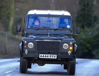 Elizabeth II, Land Rover 110 V8 Station Wagon