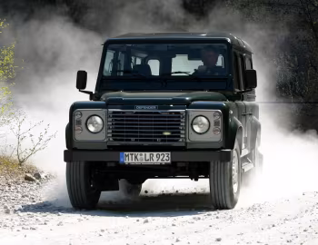 2003–06 Land Rover Defender 110 Station Wagon [LHD] '2002–06